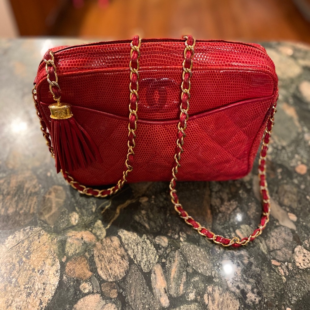 🎈SOLD🎈Chanel Vintage camera tassel shoulder bag